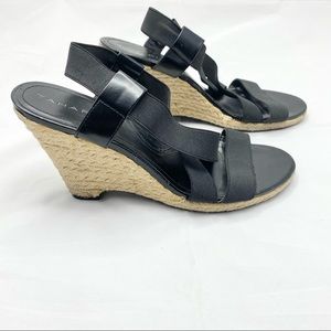 Tahari Katie Elastic Wedges Black Rattan Sz 8.5